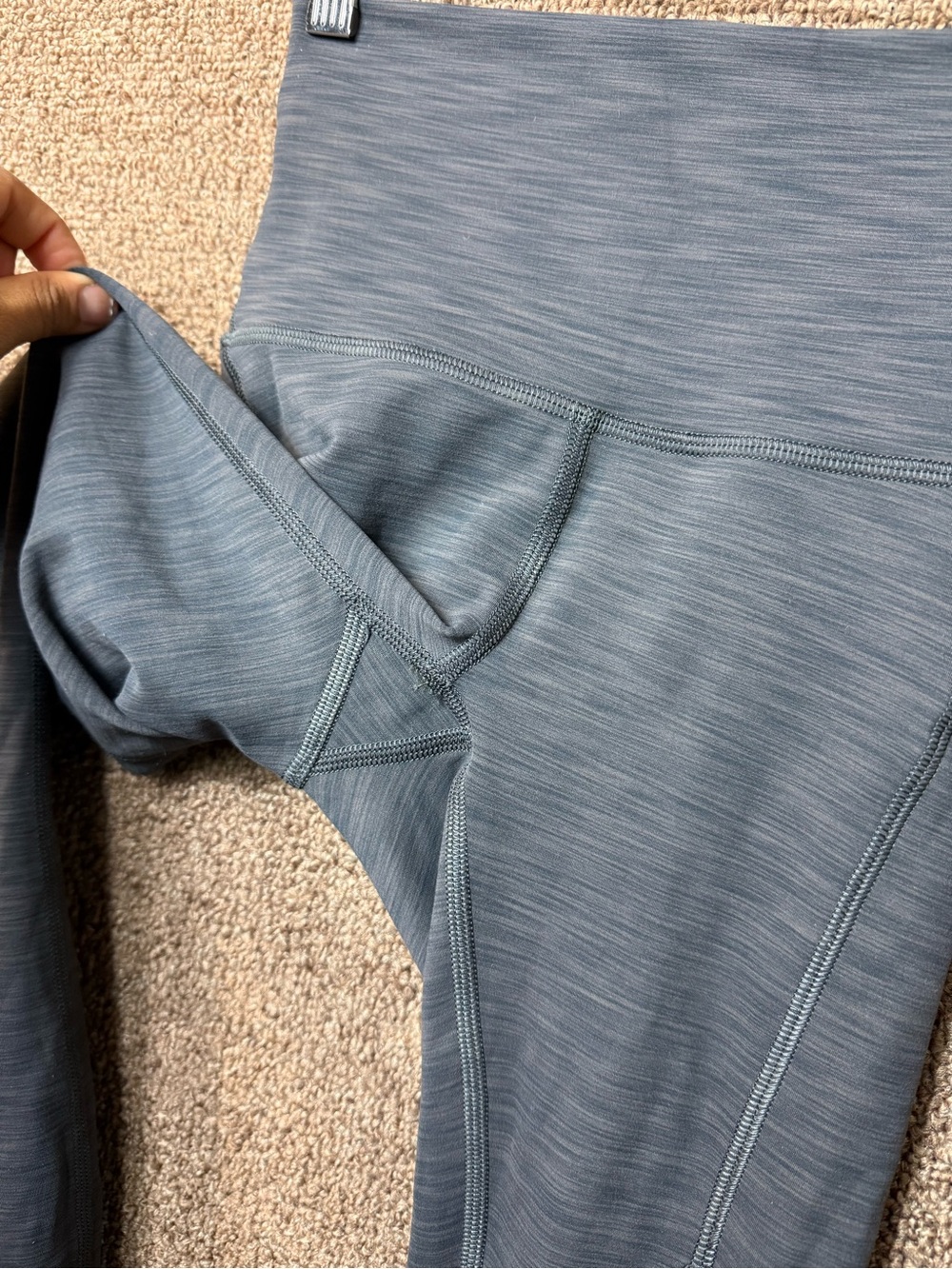 Lululemon Wunder Train High-Rise
Tight Pockets 25"
Heathered Graphite Grey 0 - Picture 7 of 14